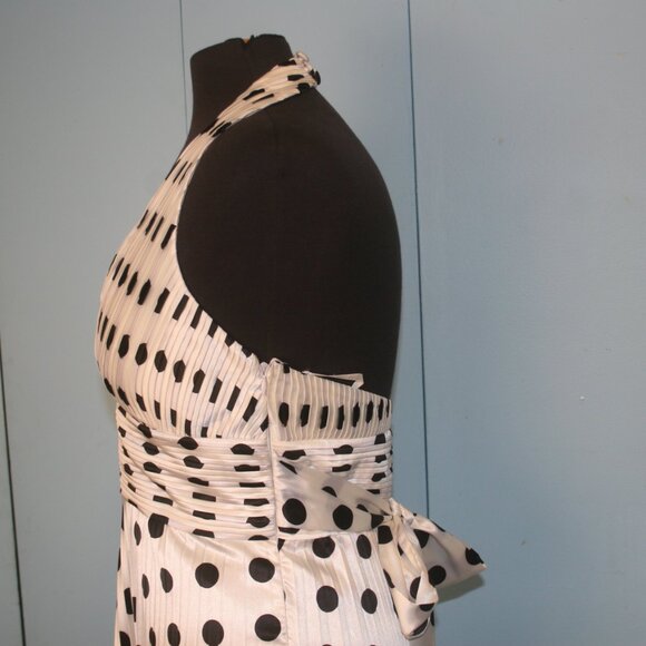 "Marilyn Munro Inspired" Dress with Pleated Skirt - Picture 6 of 10